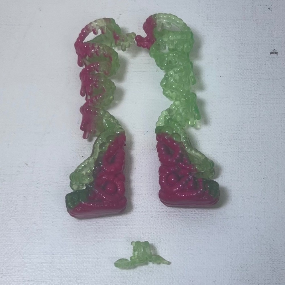 Monster High Sweet Screams Ghoulia Yelps Doll Bracelet & Boots Mattel 2014